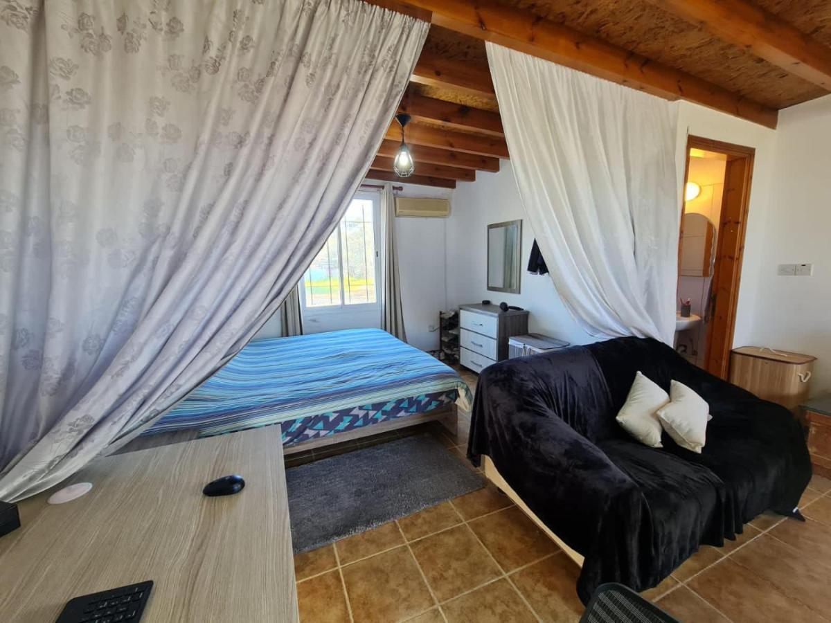 Spacious Studio In Yeroskipou Колони Екстериор снимка