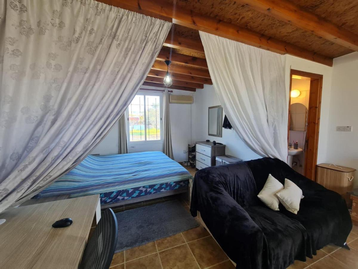 Spacious Studio In Yeroskipou Колони Екстериор снимка